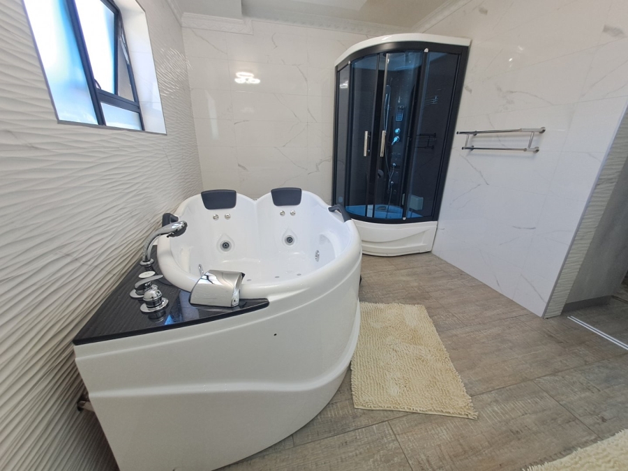 5 Bedroom Property for Sale in Eagles Crest Limpopo