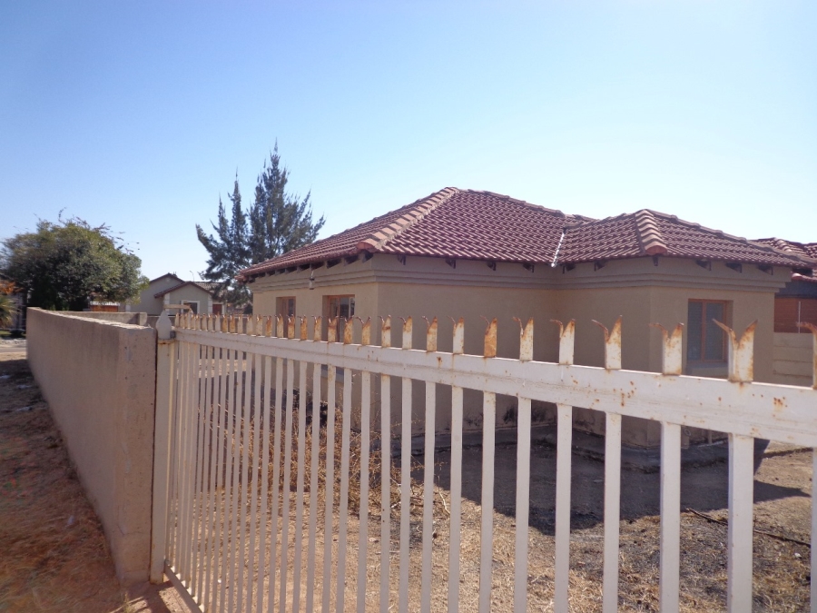 To Let 3 Bedroom Property for Rent in Mahlako-A-Phahla Gardens Limpopo
