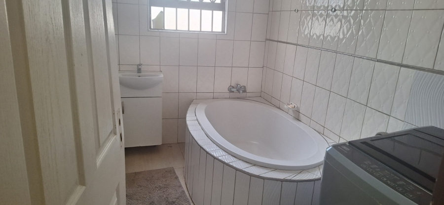 To Let 4 Bedroom Property for Rent in Chroompark Limpopo