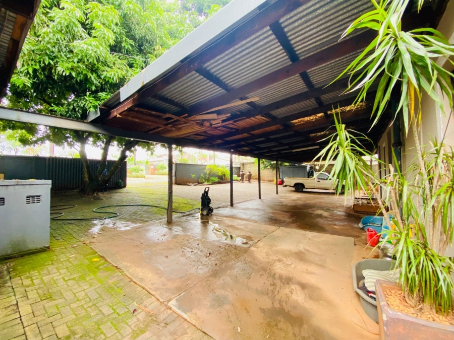 6 Bedroom Property for Sale in Fauna Park Limpopo