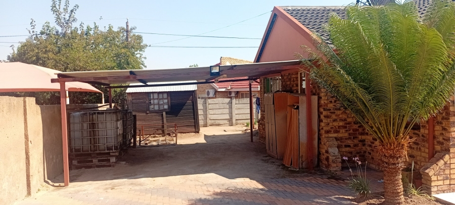 3 Bedroom Property for Sale in Seshego 9B Limpopo