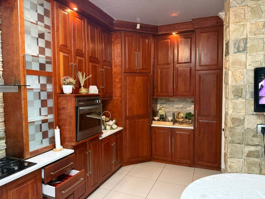 5 Bedroom Property for Sale in Bendor Limpopo