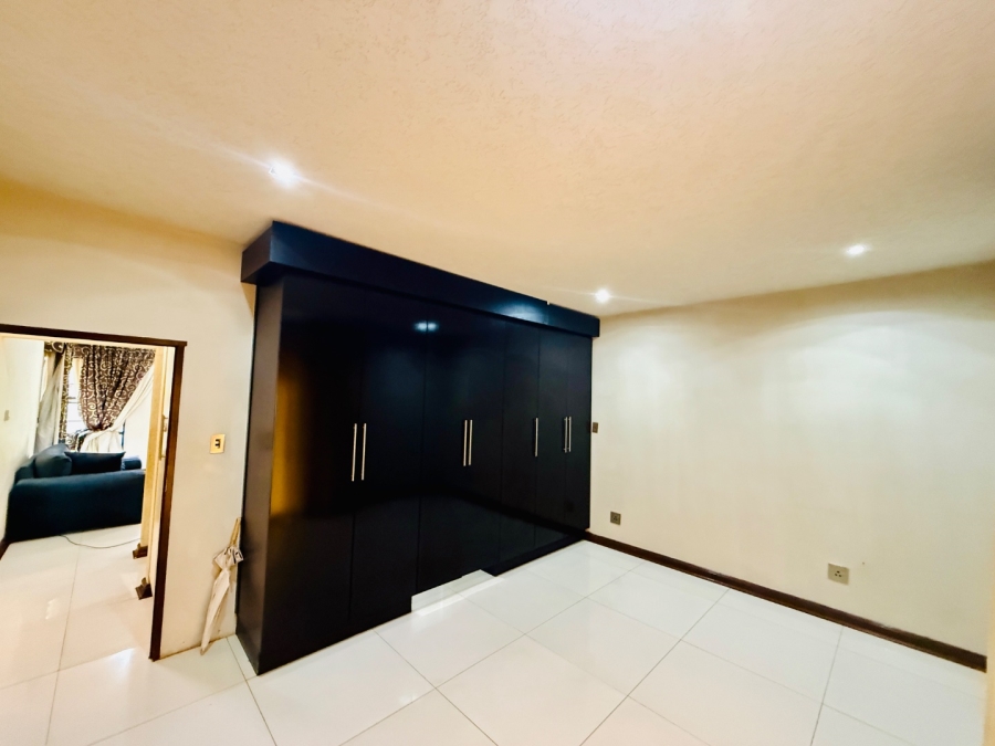 6 Bedroom Property for Sale in Bendor Limpopo