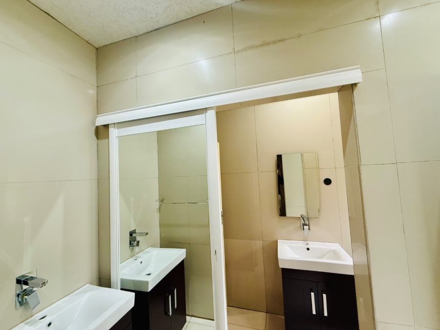 6 Bedroom Property for Sale in Bendor Limpopo