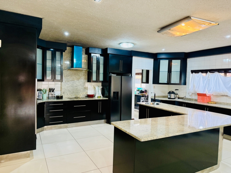 6 Bedroom Property for Sale in Bendor Limpopo