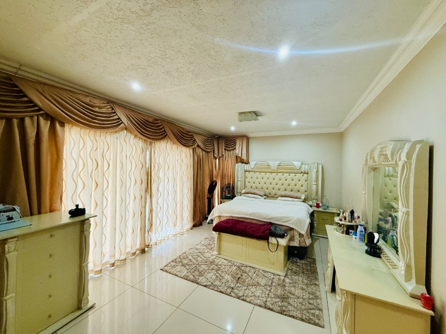 6 Bedroom Property for Sale in Bendor Limpopo