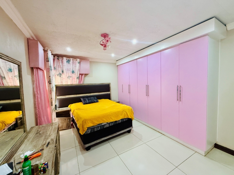6 Bedroom Property for Sale in Bendor Limpopo