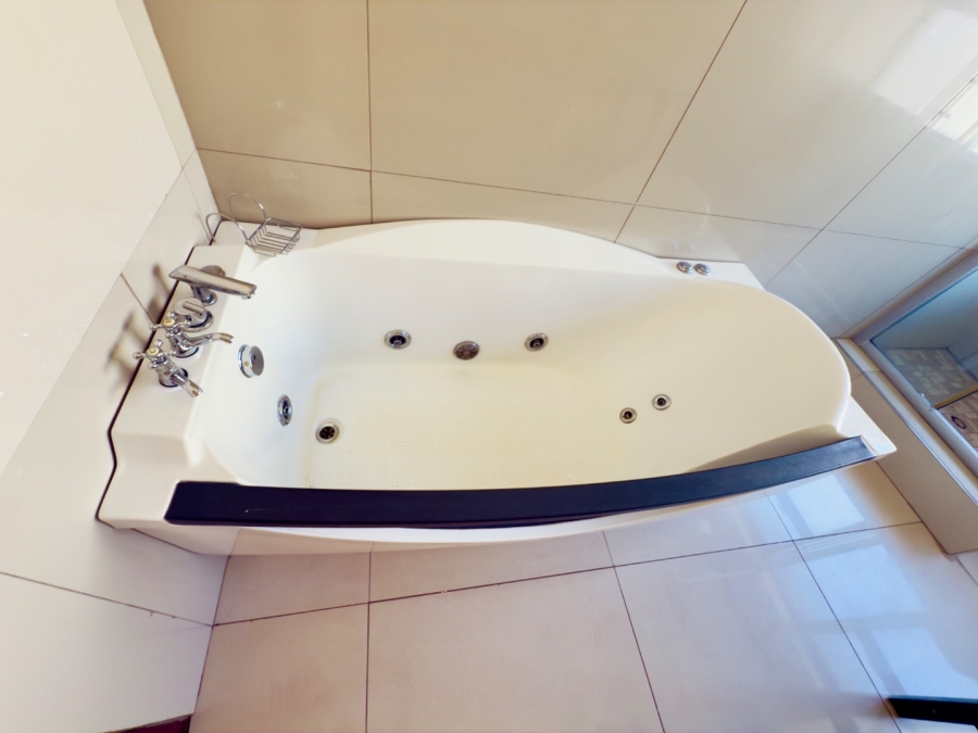 6 Bedroom Property for Sale in Bendor Limpopo
