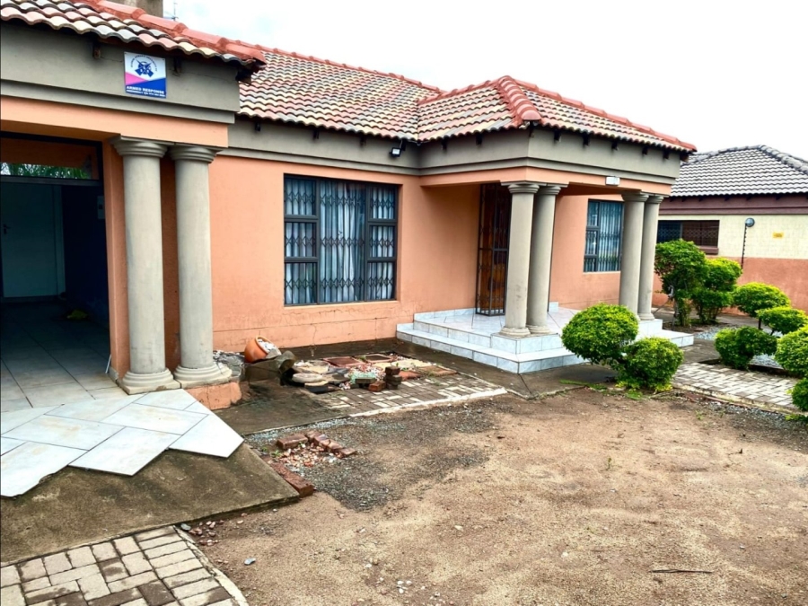 To Let 3 Bedroom Property for Rent in Chroompark Limpopo