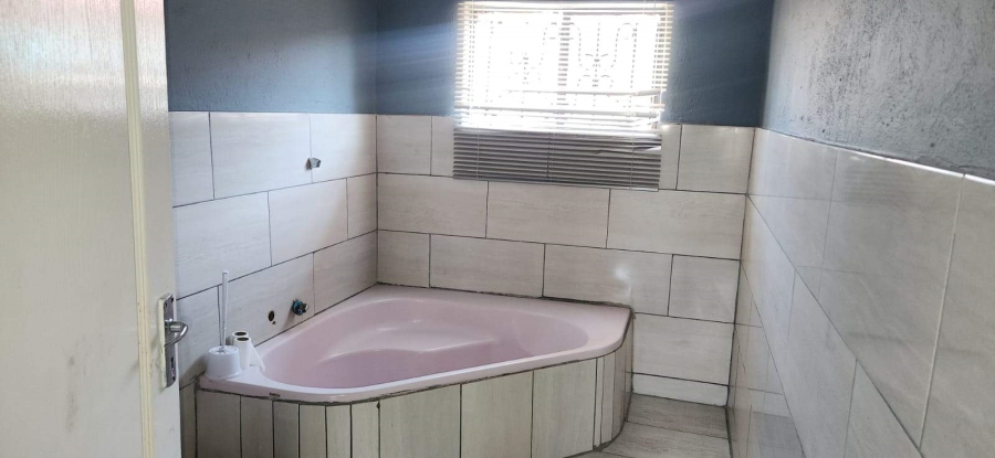 To Let 3 Bedroom Property for Rent in Seshego Limpopo