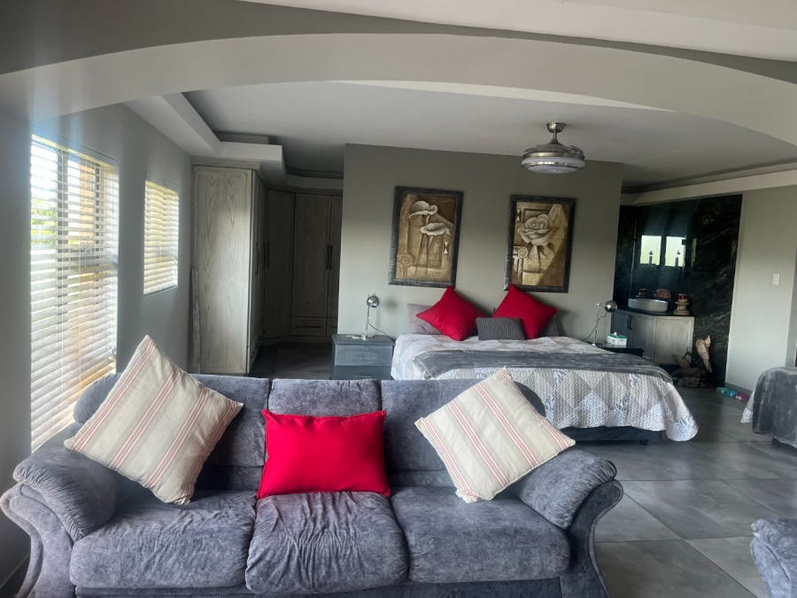 5 Bedroom Property for Sale in Clearwaters Cove Limpopo