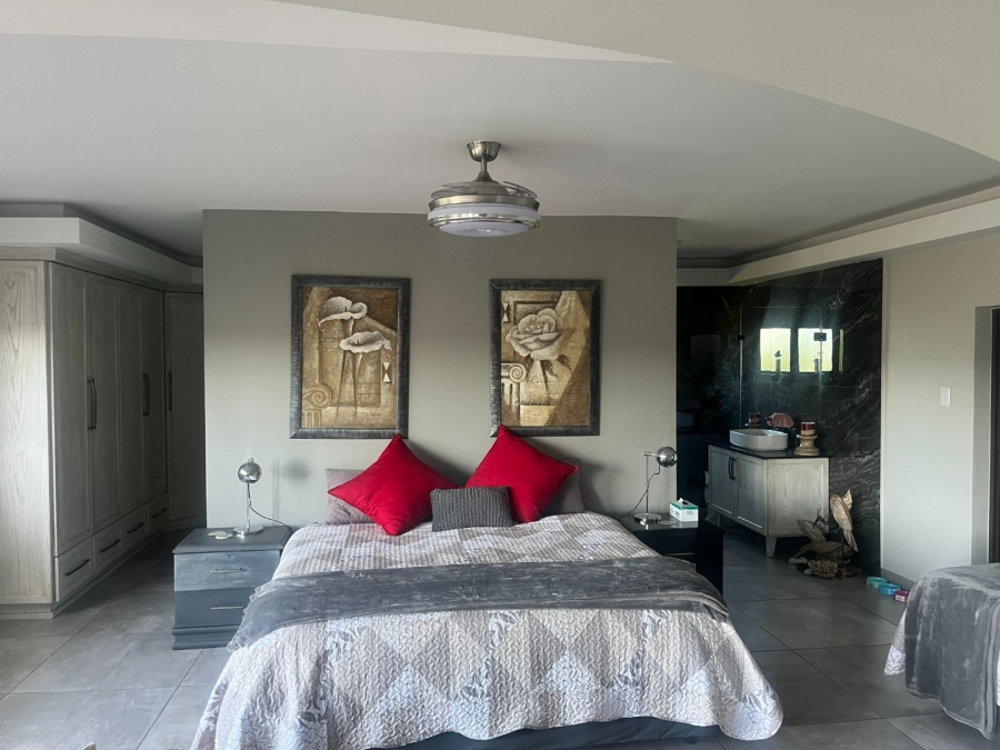 5 Bedroom Property for Sale in Clearwaters Cove Limpopo