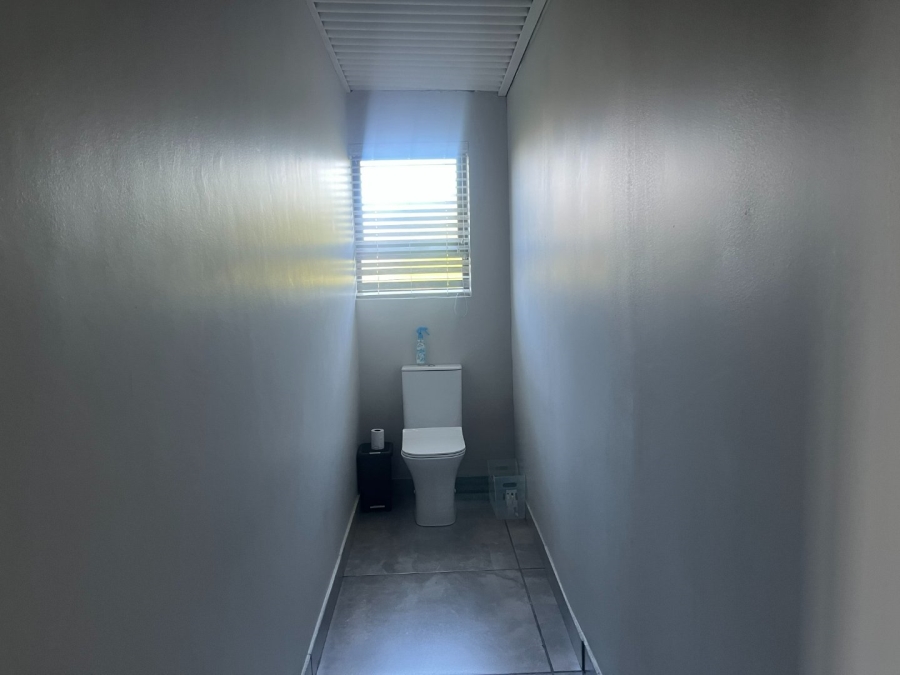 5 Bedroom Property for Sale in Clearwaters Cove Limpopo