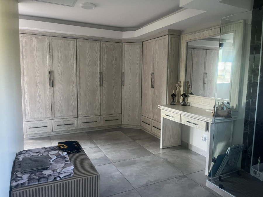 5 Bedroom Property for Sale in Clearwaters Cove Limpopo