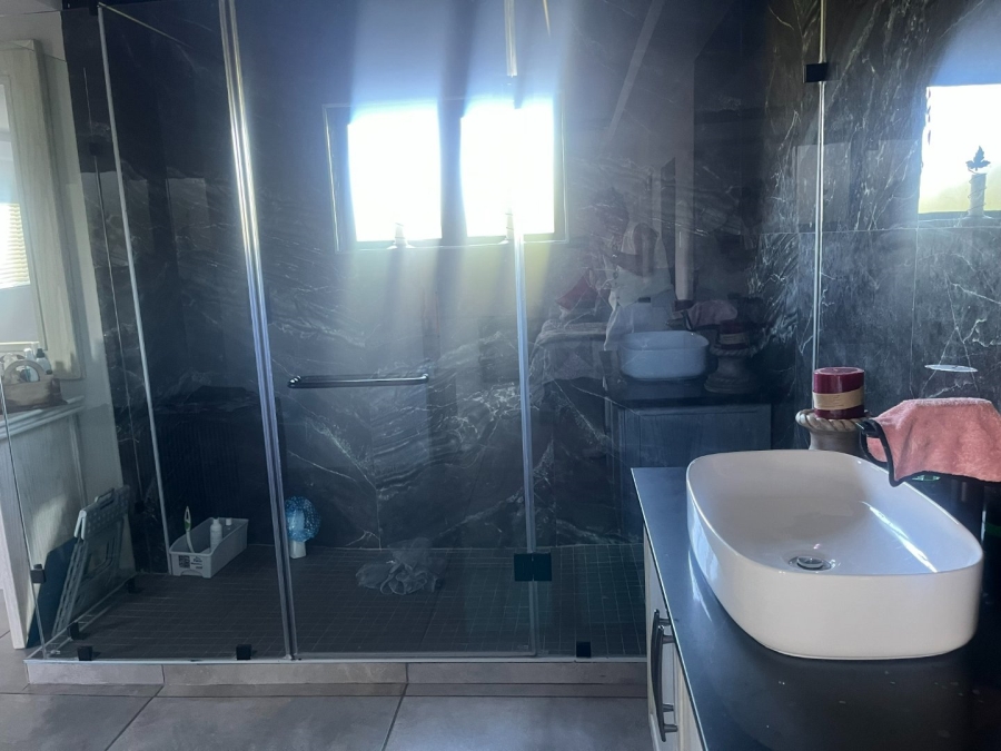 5 Bedroom Property for Sale in Clearwaters Cove Limpopo