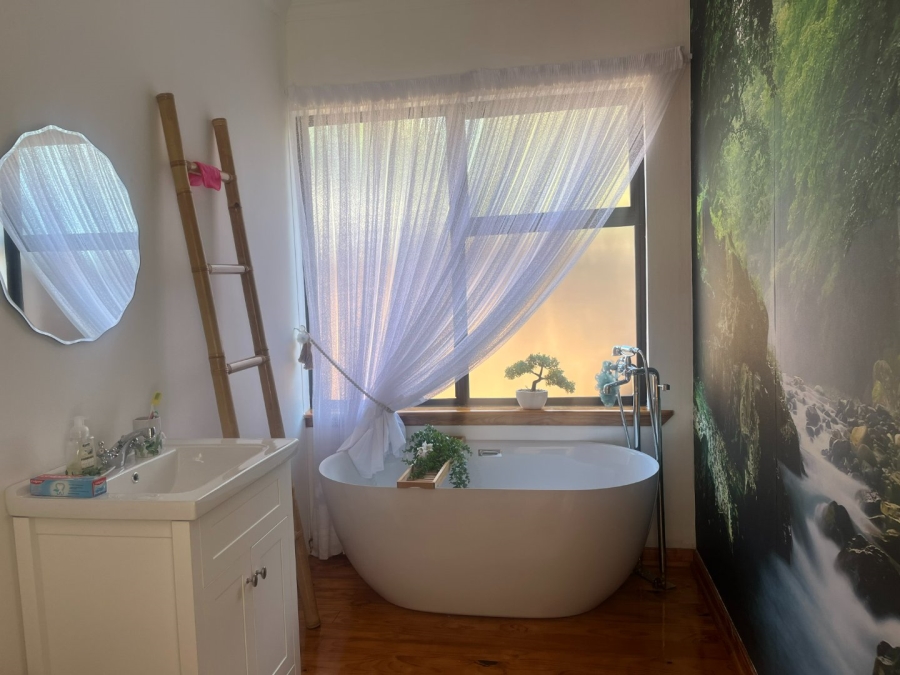 5 Bedroom Property for Sale in Clearwaters Cove Limpopo