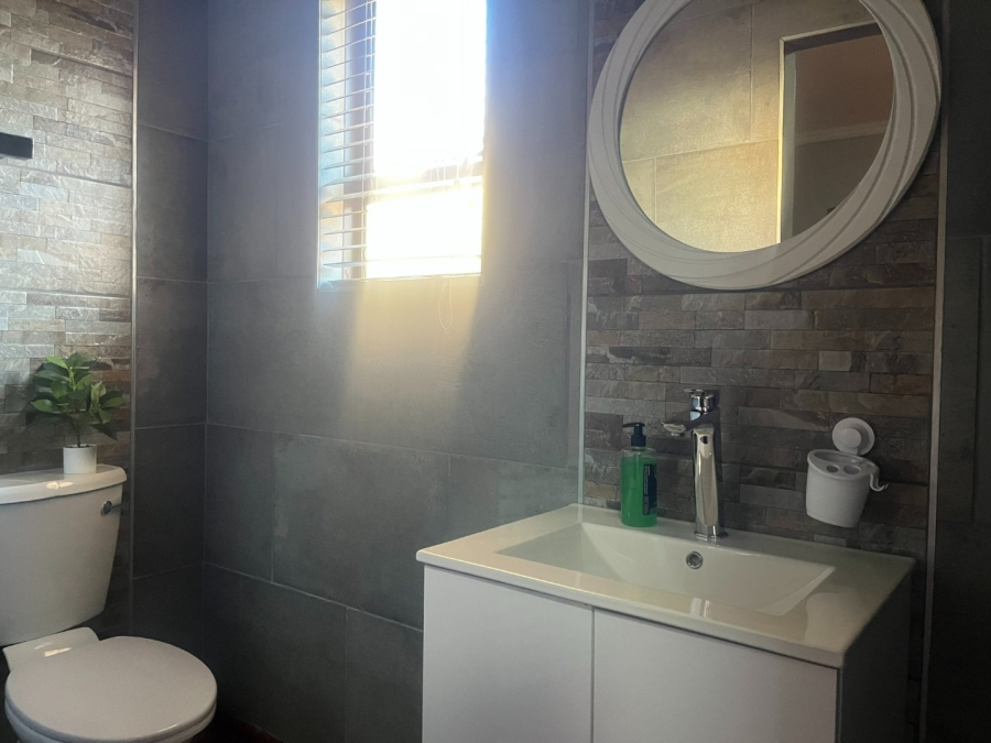 5 Bedroom Property for Sale in Clearwaters Cove Limpopo