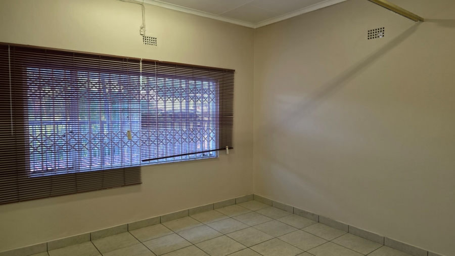 To Let Commercial Property for Rent in Sentra Park Limpopo