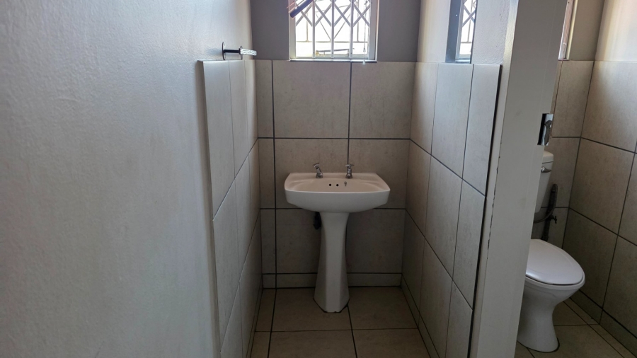 To Let Commercial Property for Rent in Sentra Park Limpopo