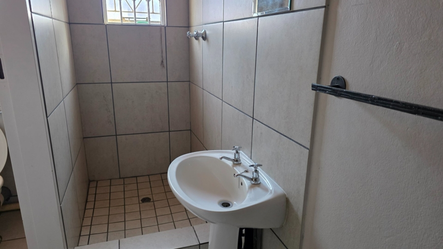 To Let Commercial Property for Rent in Sentra Park Limpopo