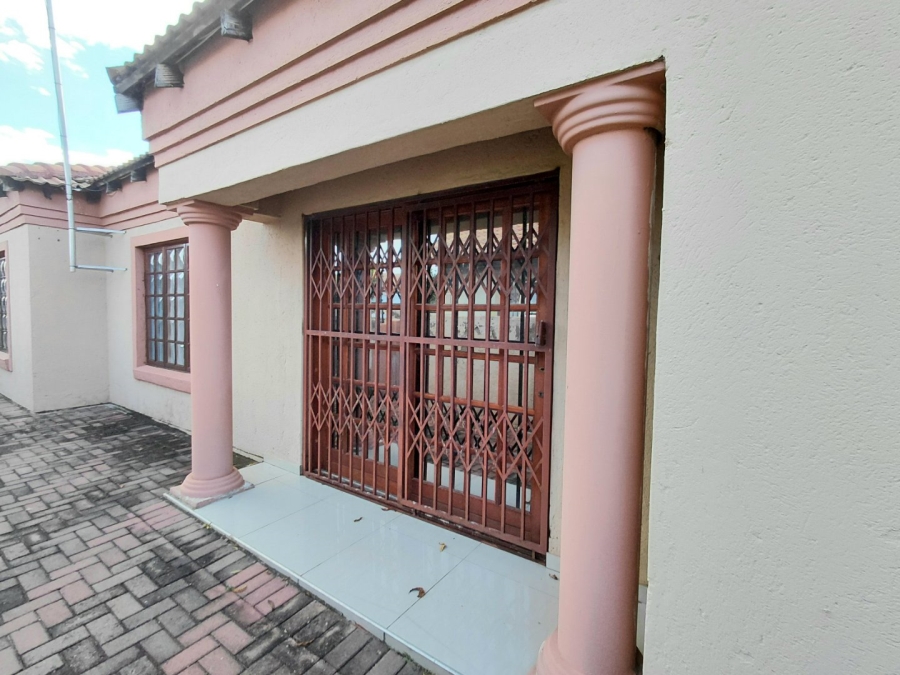 3 Bedroom Property for Sale in Mahlako-A-Phahla Gardens Limpopo