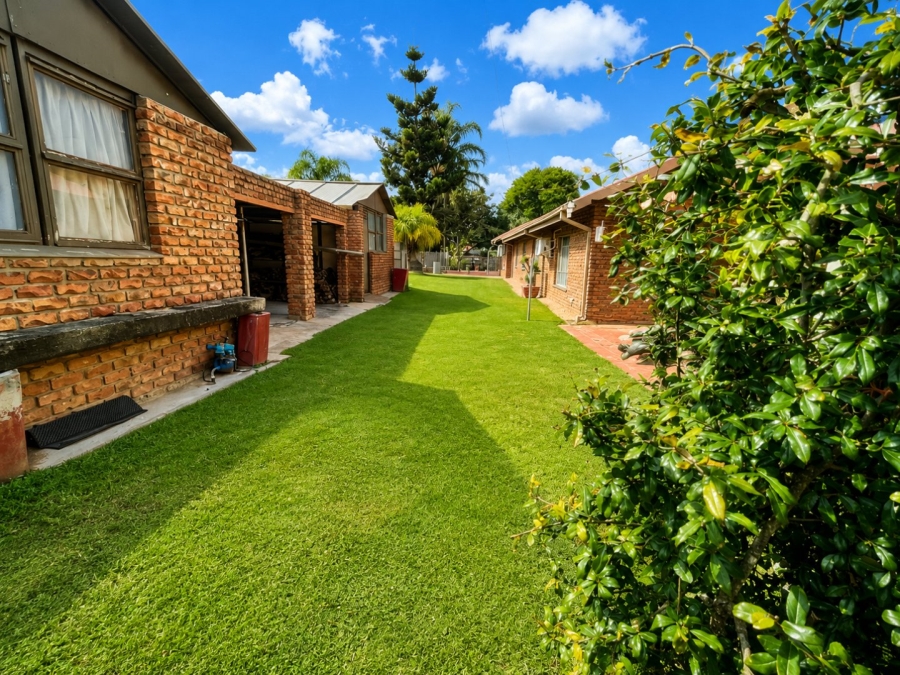 4 Bedroom Property for Sale in Fauna Park Limpopo