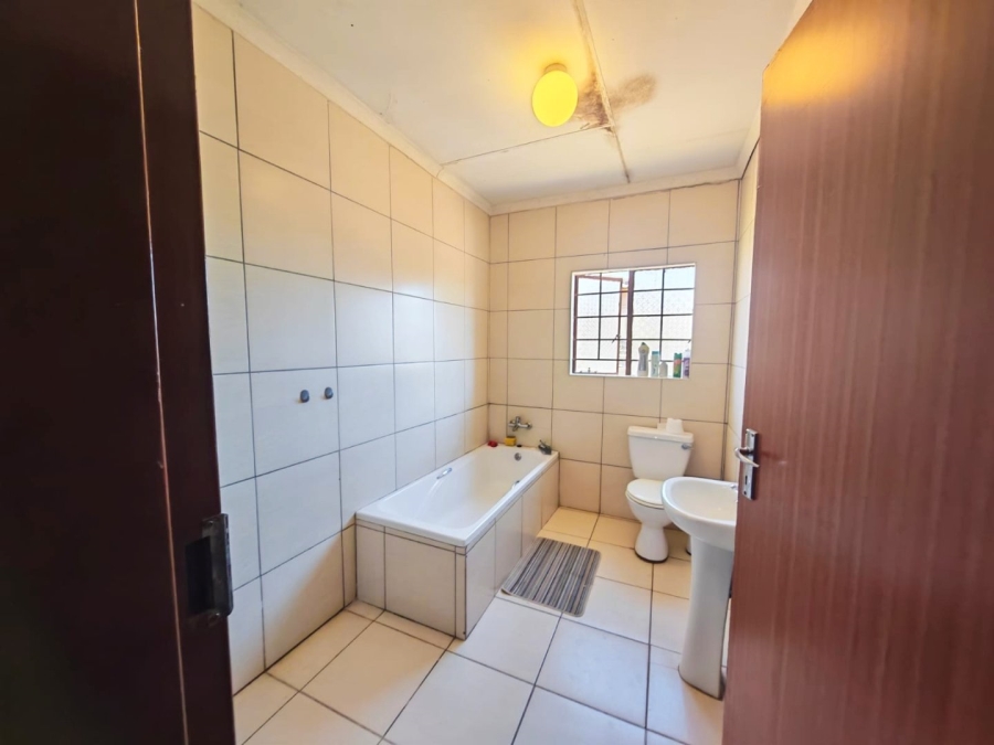 3 Bedroom Property for Sale in Rethabile Gardens Limpopo