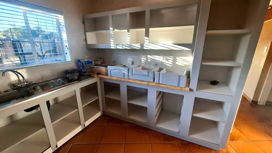 To Let 4 Bedroom Property for Rent in Flora Park Limpopo