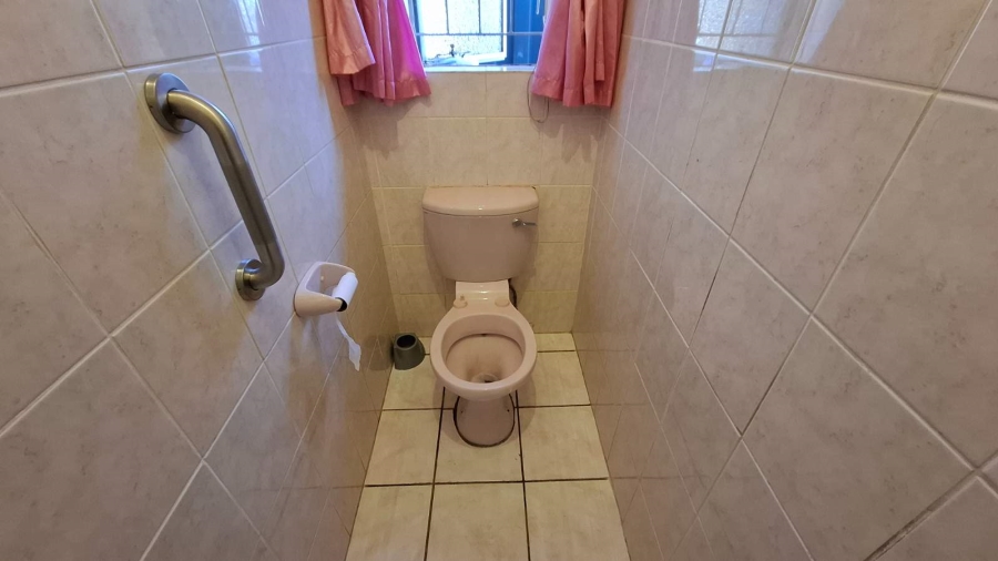 To Let 4 Bedroom Property for Rent in Flora Park Limpopo