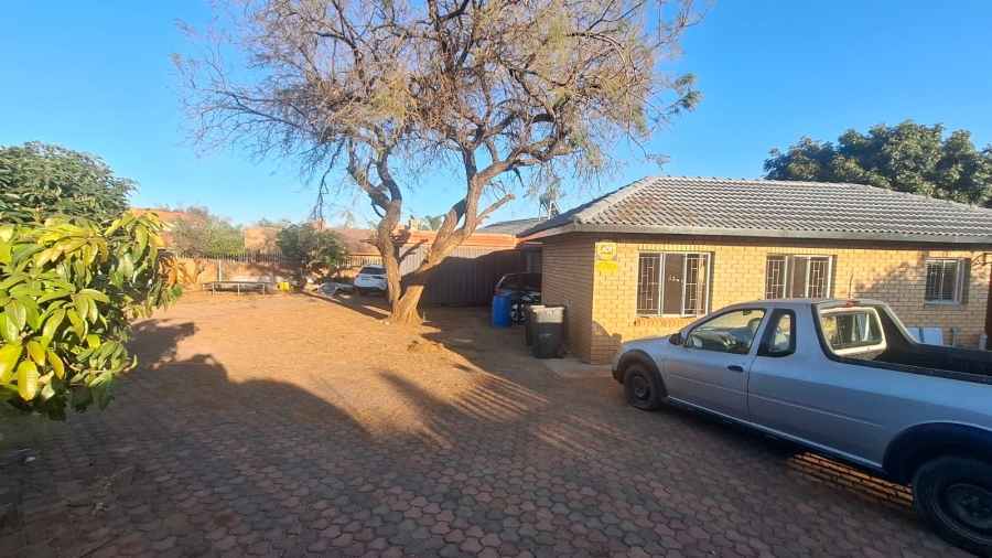 To Let 4 Bedroom Property for Rent in Flora Park Limpopo