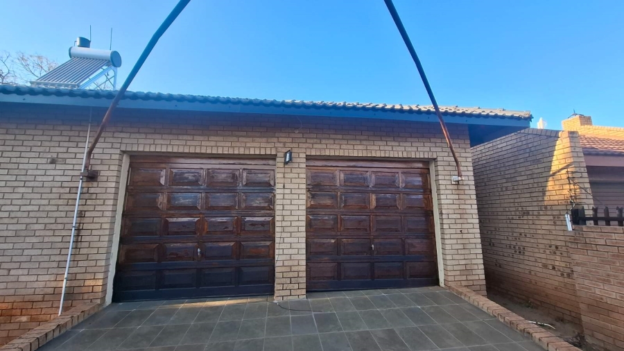 To Let 4 Bedroom Property for Rent in Flora Park Limpopo