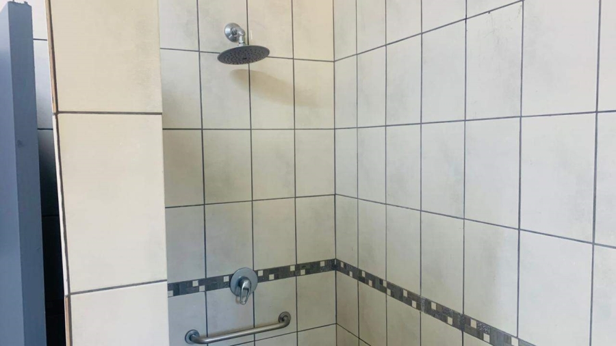 5 Bedroom Property for Sale in Aquapark Limpopo
