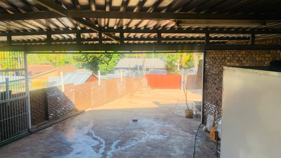 5 Bedroom Property for Sale in Aquapark Limpopo