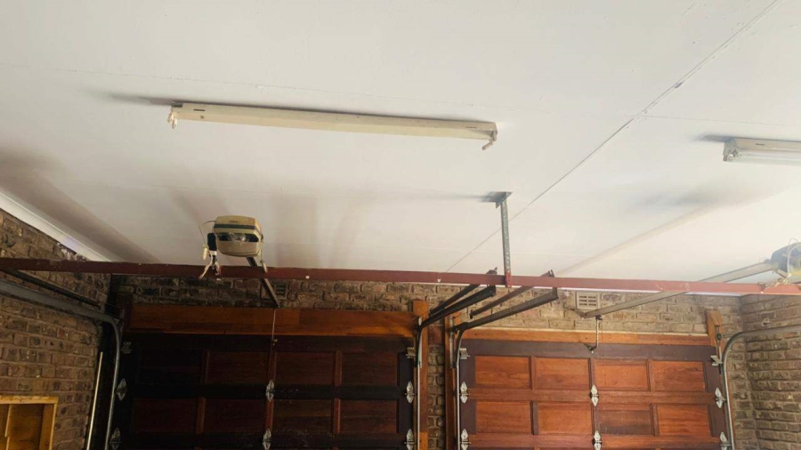 5 Bedroom Property for Sale in Aquapark Limpopo
