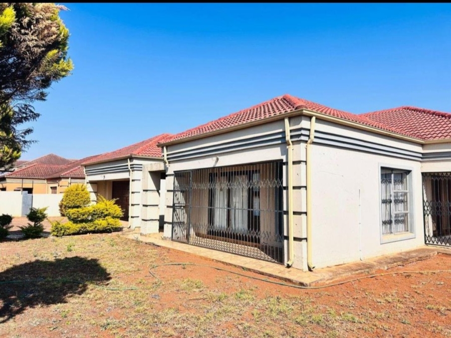 4 Bedroom Property for Sale in Eltivillas Limpopo