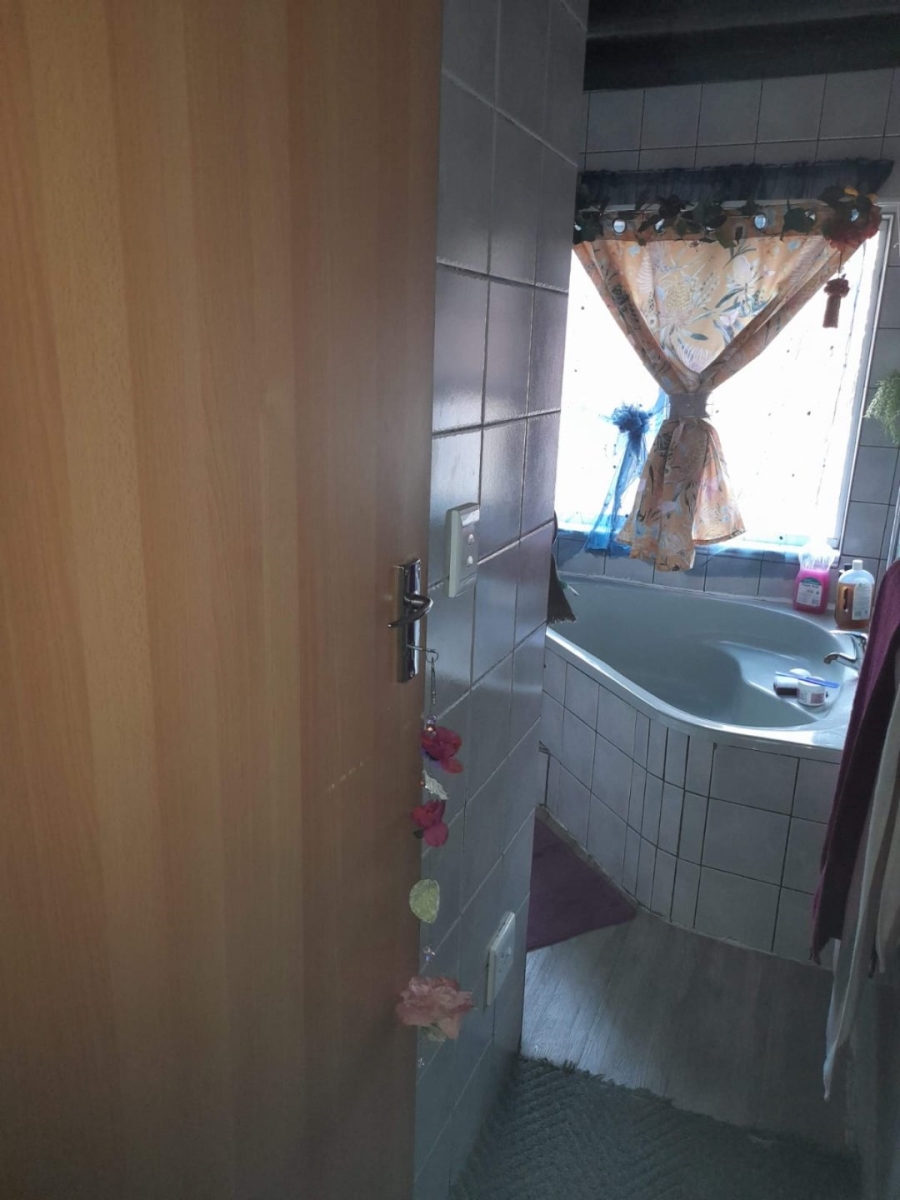 4 Bedroom Property for Sale in Leeupoort Limpopo