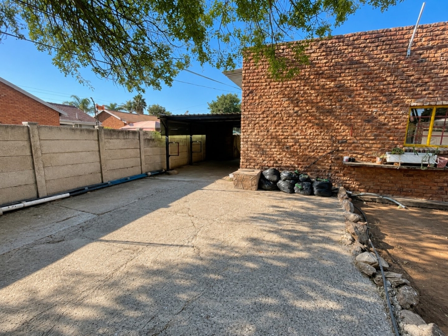 4 Bedroom Property for Sale in Fauna Park Limpopo