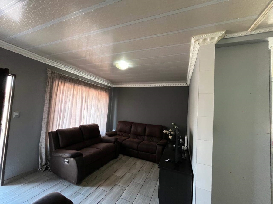 5 Bedroom Property for Sale in Rainbow Park Limpopo