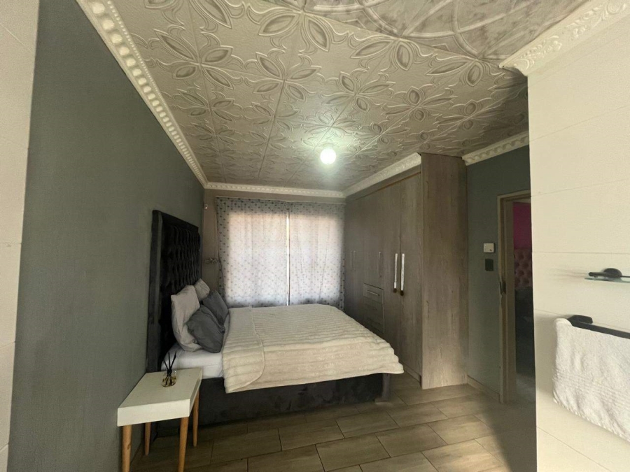 5 Bedroom Property for Sale in Rainbow Park Limpopo