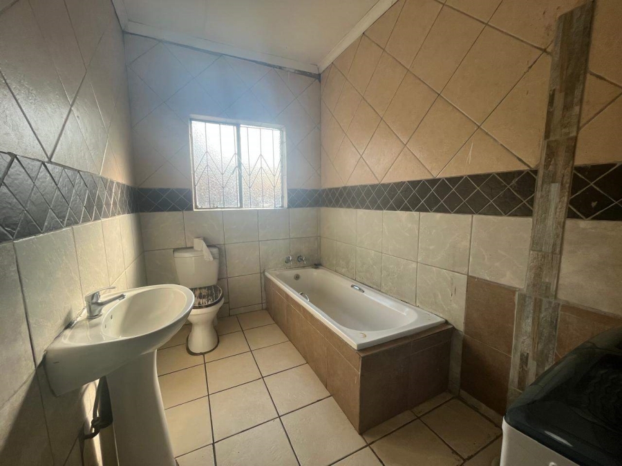 5 Bedroom Property for Sale in Rainbow Park Limpopo