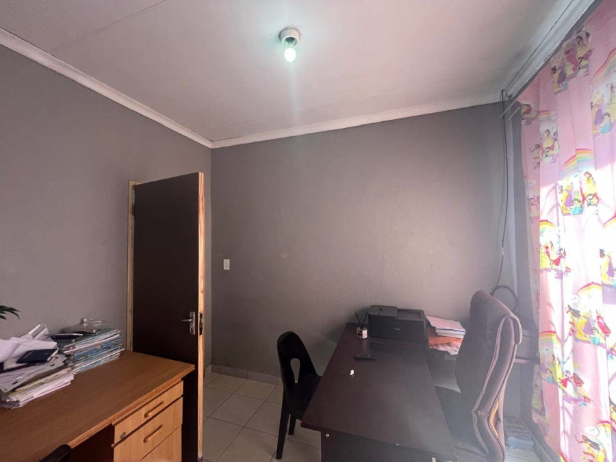 5 Bedroom Property for Sale in Rainbow Park Limpopo