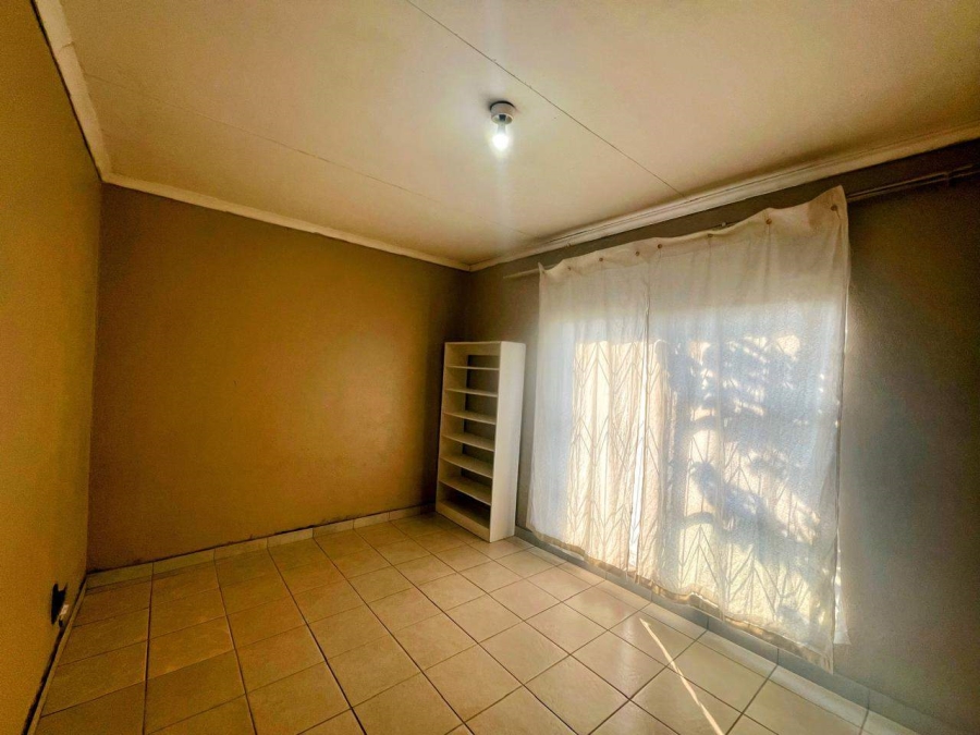 5 Bedroom Property for Sale in Rainbow Park Limpopo