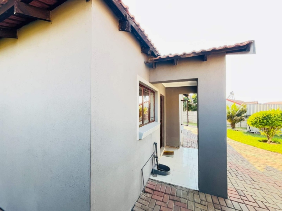 3 Bedroom Property for Sale in Madiba Park Limpopo