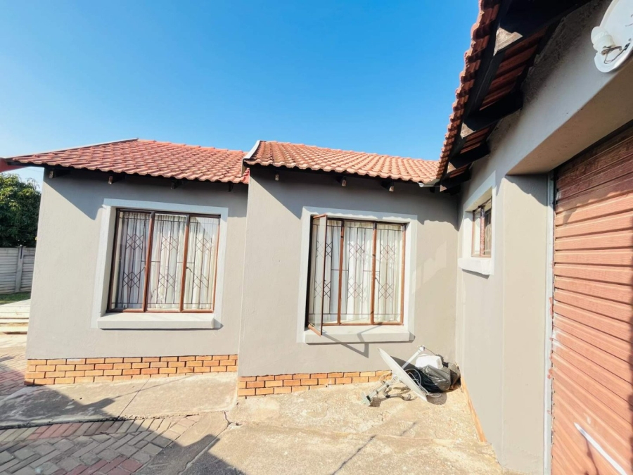 3 Bedroom Property for Sale in Madiba Park Limpopo