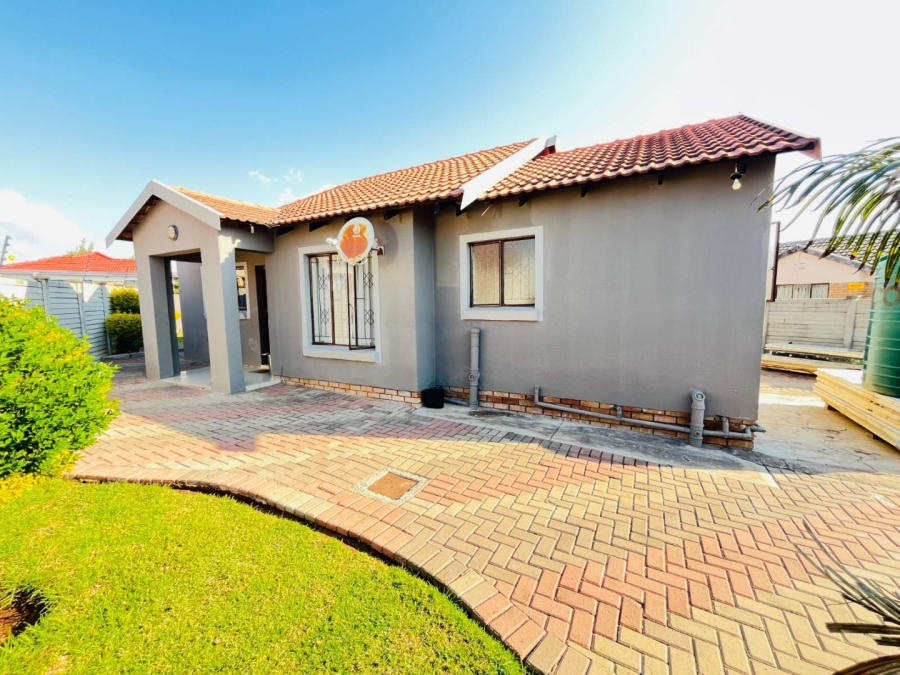 3 Bedroom Property for Sale in Madiba Park Limpopo