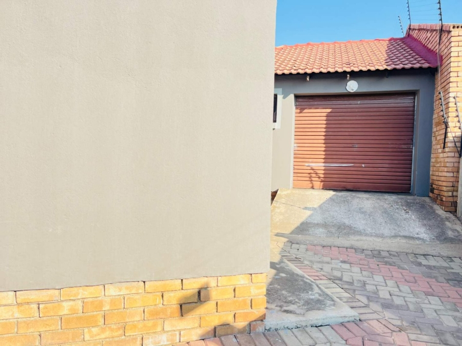 3 Bedroom Property for Sale in Madiba Park Limpopo
