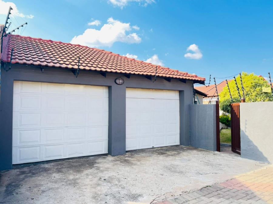 3 Bedroom Property for Sale in Madiba Park Limpopo