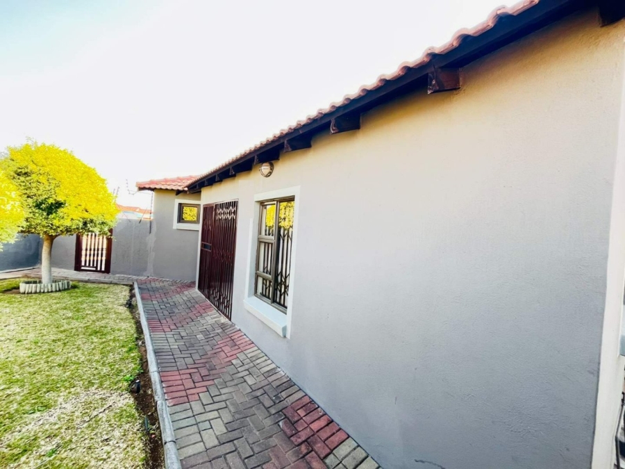 3 Bedroom Property for Sale in Madiba Park Limpopo