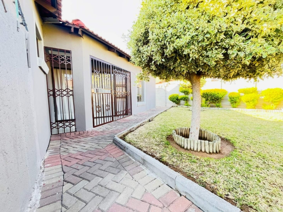 3 Bedroom Property for Sale in Madiba Park Limpopo