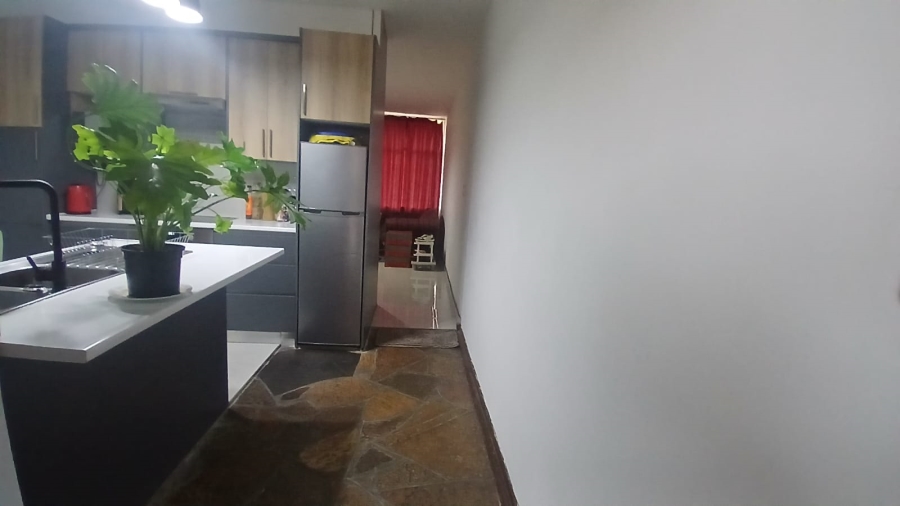 1 Bedroom Property for Sale in Polokwane Central Limpopo